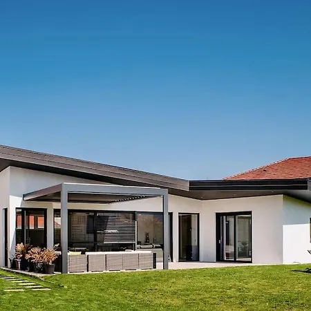 Du Golf Holiday home